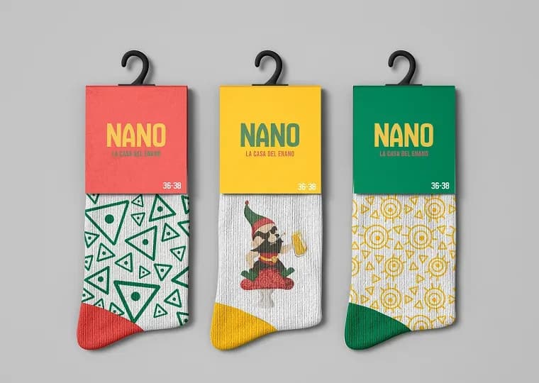 הדמיה של שלושה זוגות גרביים של NANO באדום, בצהוב ובירוק, עם אלנאנו ודפוסי המותג