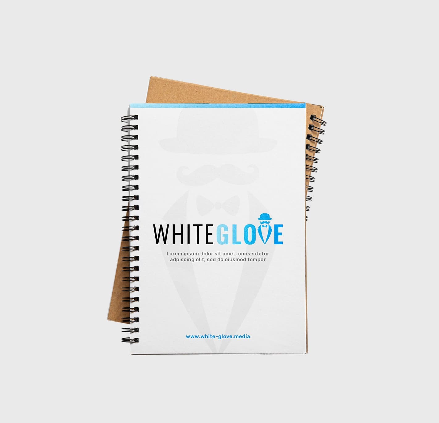 מחברת ספירלה עם לוגו WHITEGLOVE וסמל המשרת ברקע